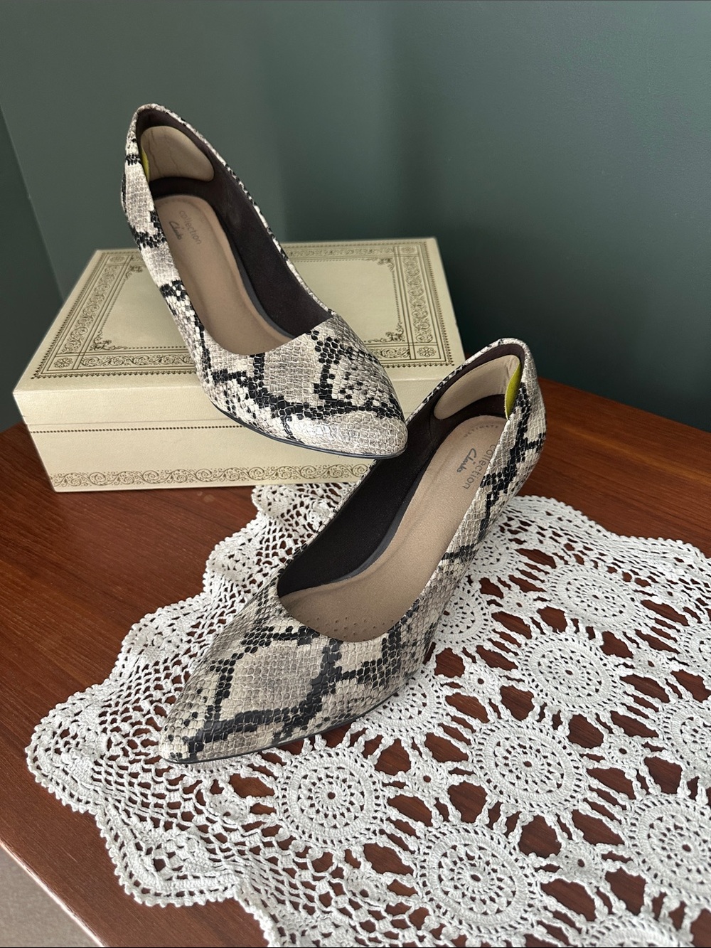Clarks Pointed Toe Snake Print Pumps - Beige/Black